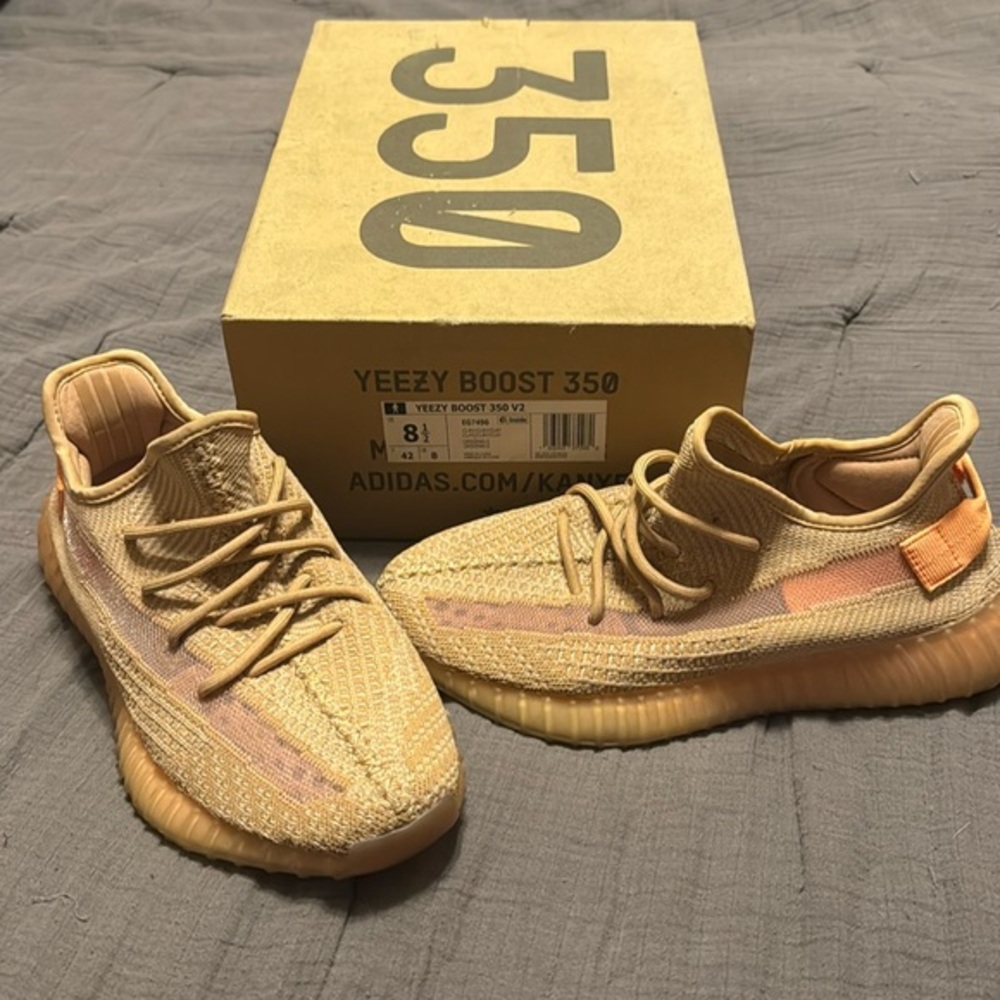 YEEZY Boost 350 v2 Clay. Sz 8.5